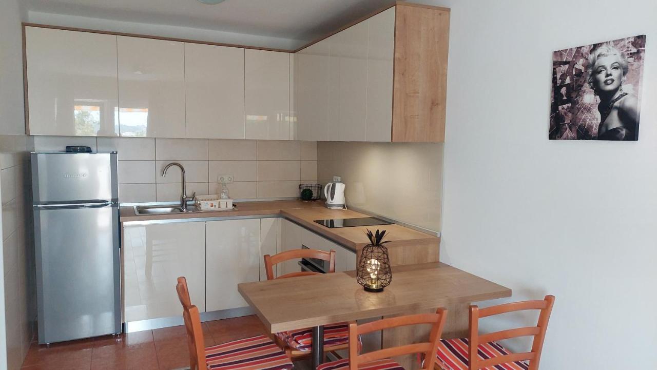 נובליה Apartments Nikola Caska מראה חיצוני תמונה