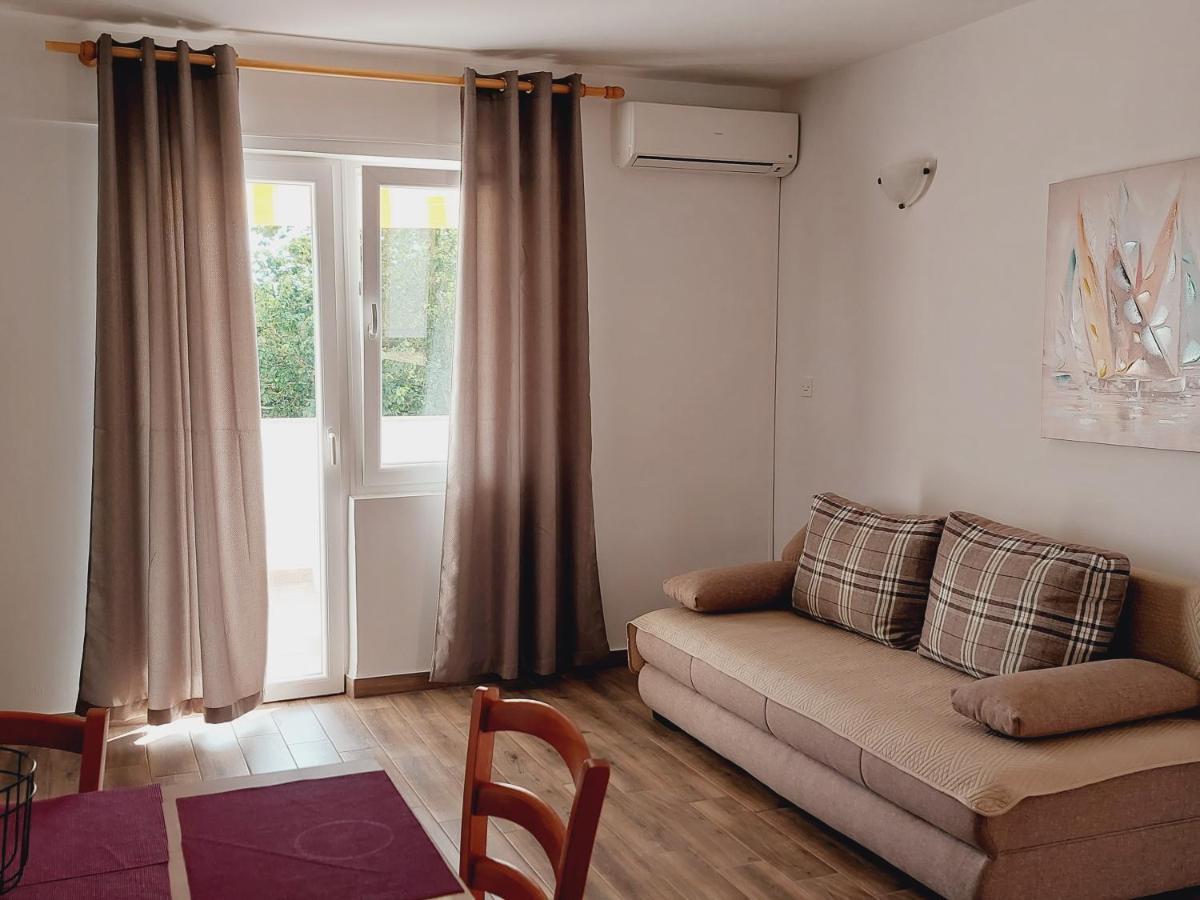נובליה Apartments Nikola Caska מראה חיצוני תמונה