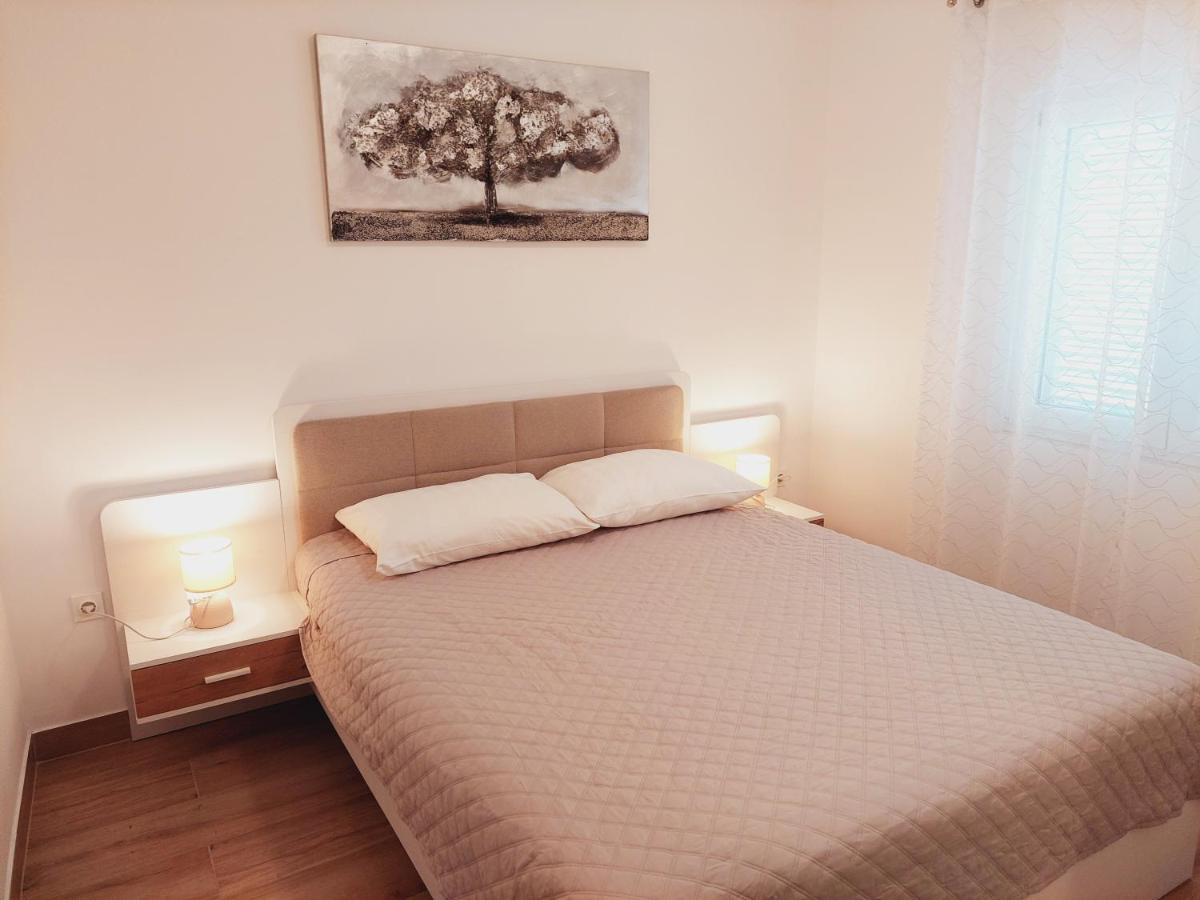 נובליה Apartments Nikola Caska מראה חיצוני תמונה