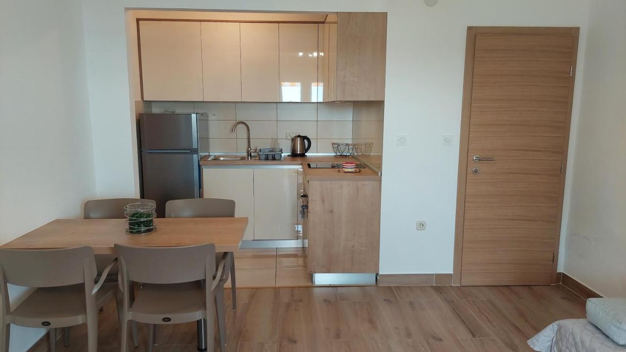 נובליה Apartments Nikola Caska מראה חיצוני תמונה