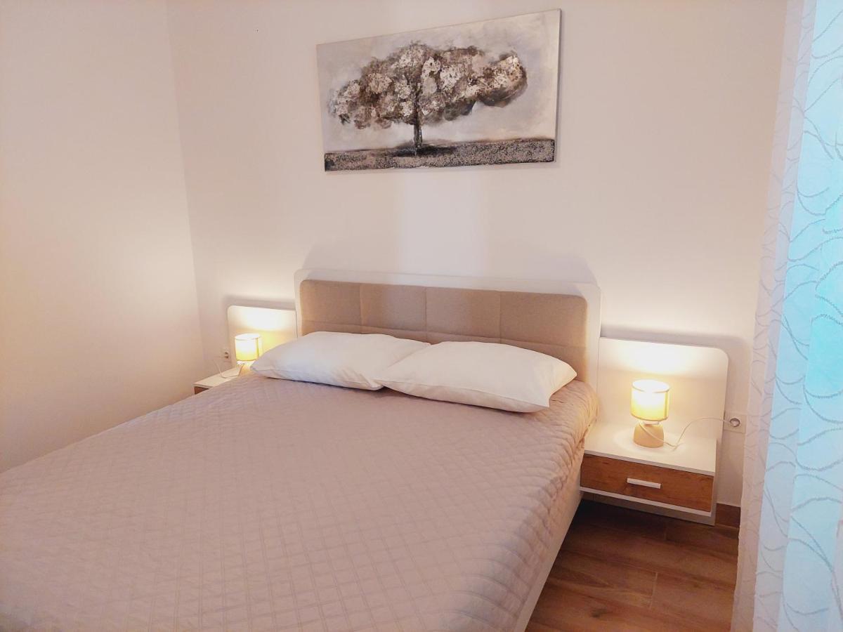 נובליה Apartments Nikola Caska מראה חיצוני תמונה