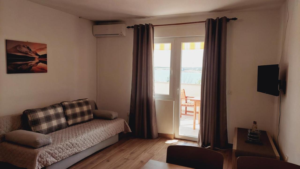 נובליה Apartments Nikola Caska מראה חיצוני תמונה