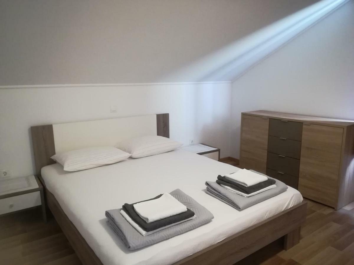 נובליה Apartments Nikola Caska מראה חיצוני תמונה