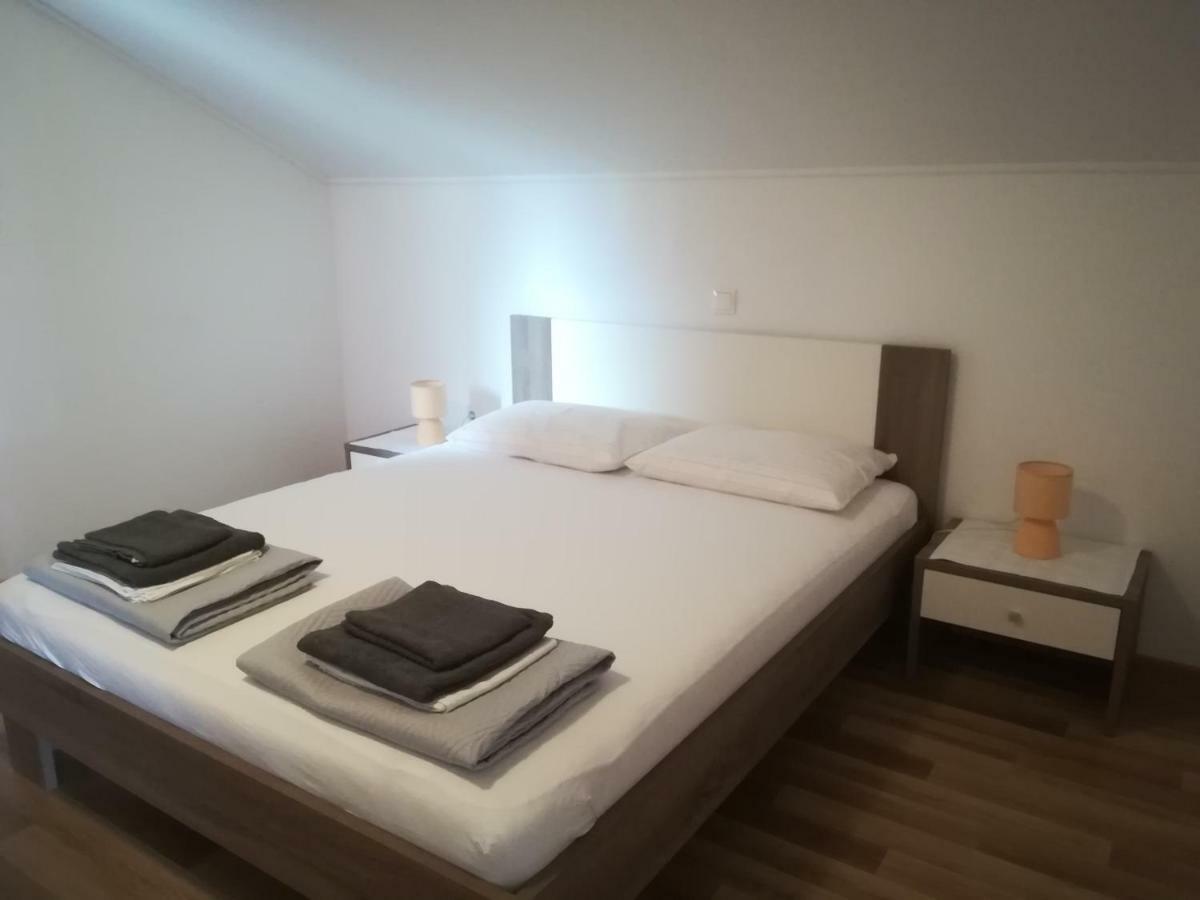 נובליה Apartments Nikola Caska מראה חיצוני תמונה