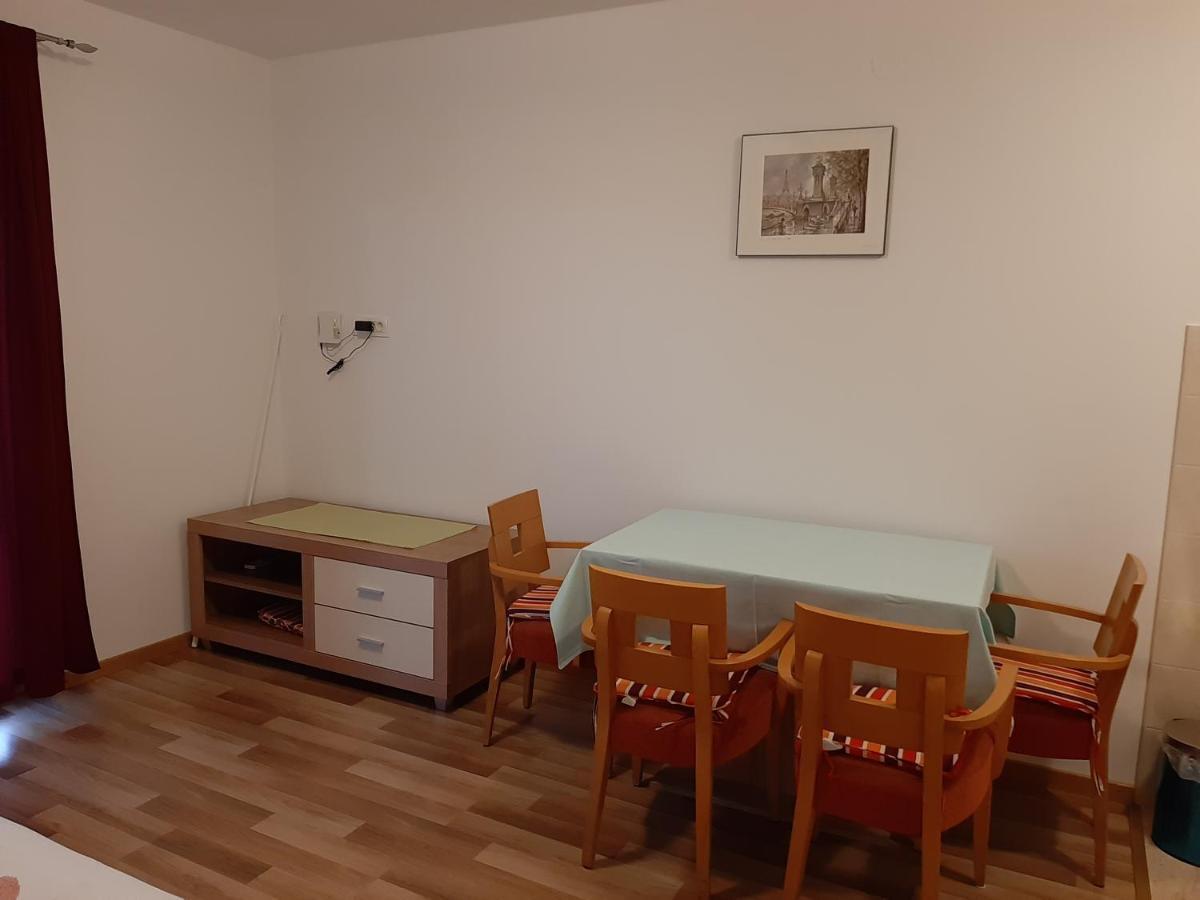 נובליה Apartments Nikola Caska מראה חיצוני תמונה